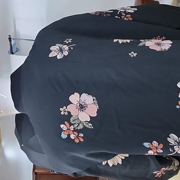 Who What Wear Deep  Black Pink Floral Zip Up Crop Jacket Size Large - Picture 5 of 9